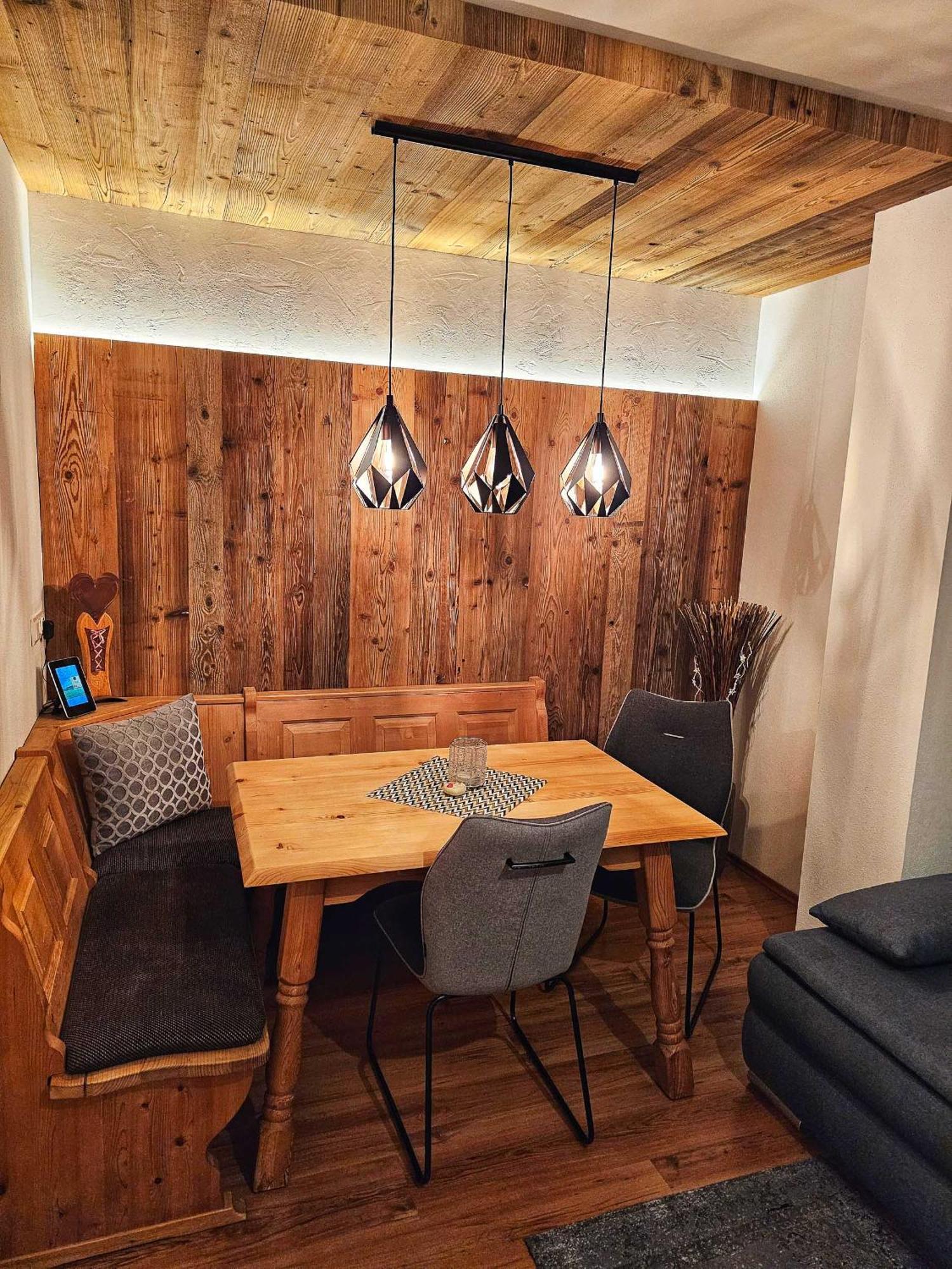 Appartement Sandra ชตุมม์ ภายนอก รูปภาพ