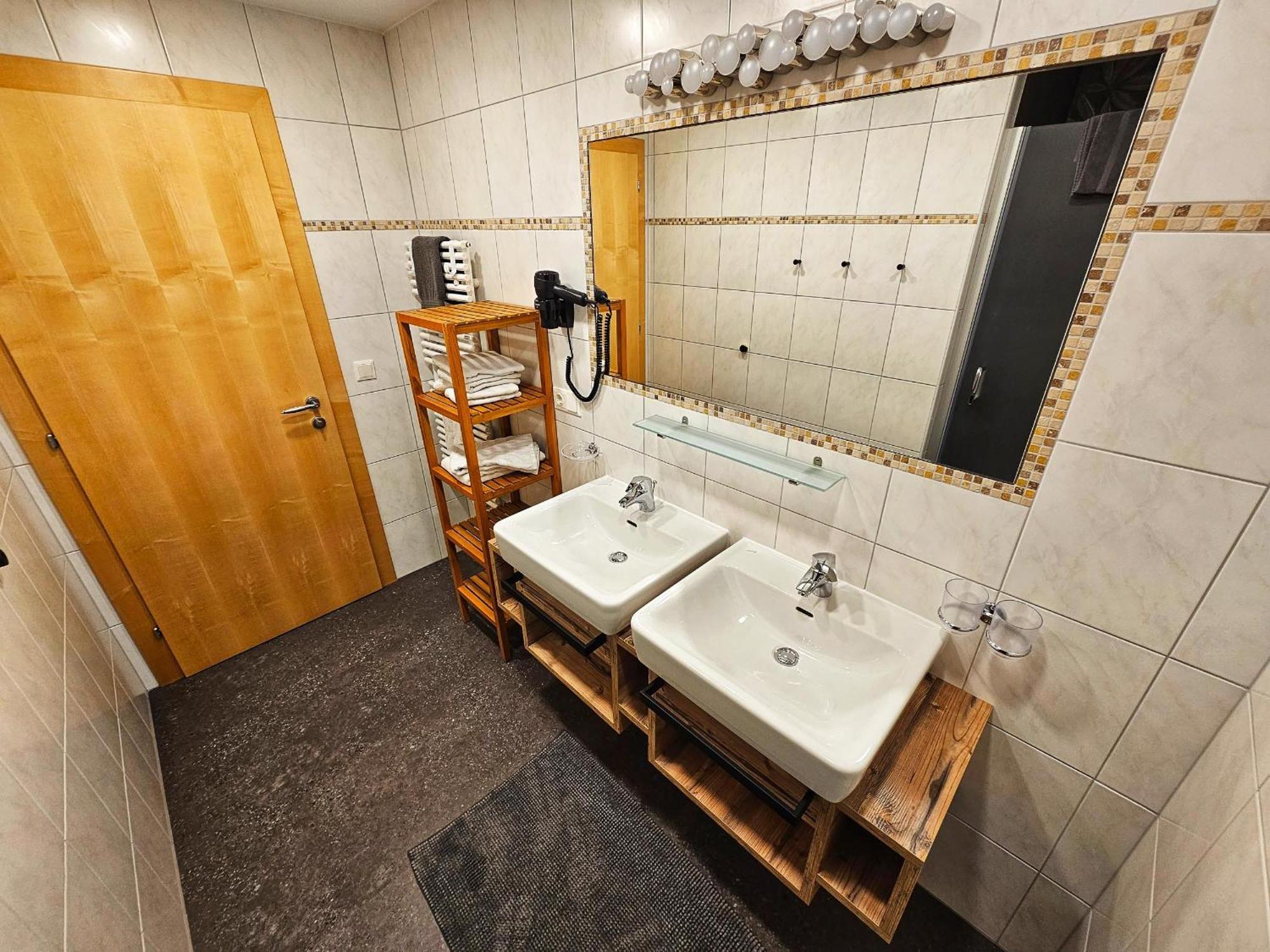 Appartement Sandra ชตุมม์ ภายนอก รูปภาพ